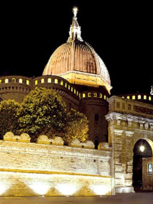 La Casa Di Isabella Loreto Bagian luar foto