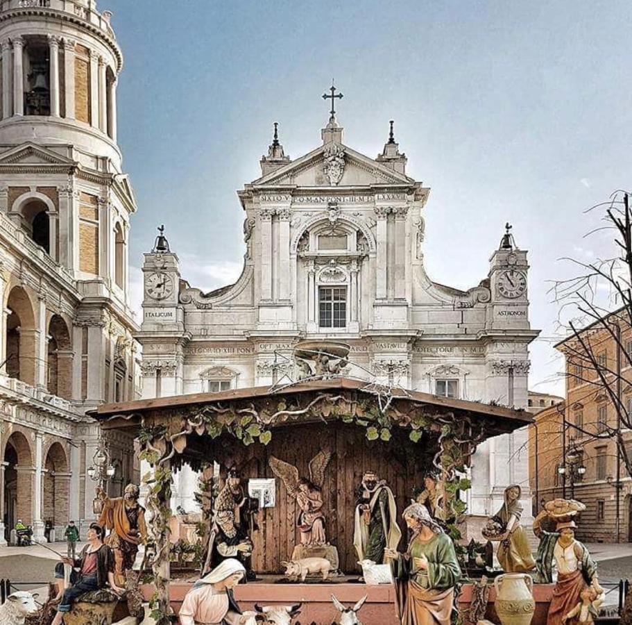 La Casa Di Isabella Loreto Bagian luar foto